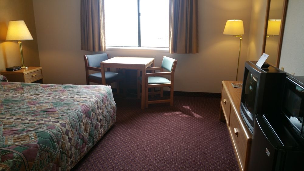 Travelodge By Wyndham Deer Lodge Montana Exterior foto